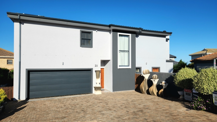 4 Bedroom Property for Sale in Hartenbos Heuwels Western Cape